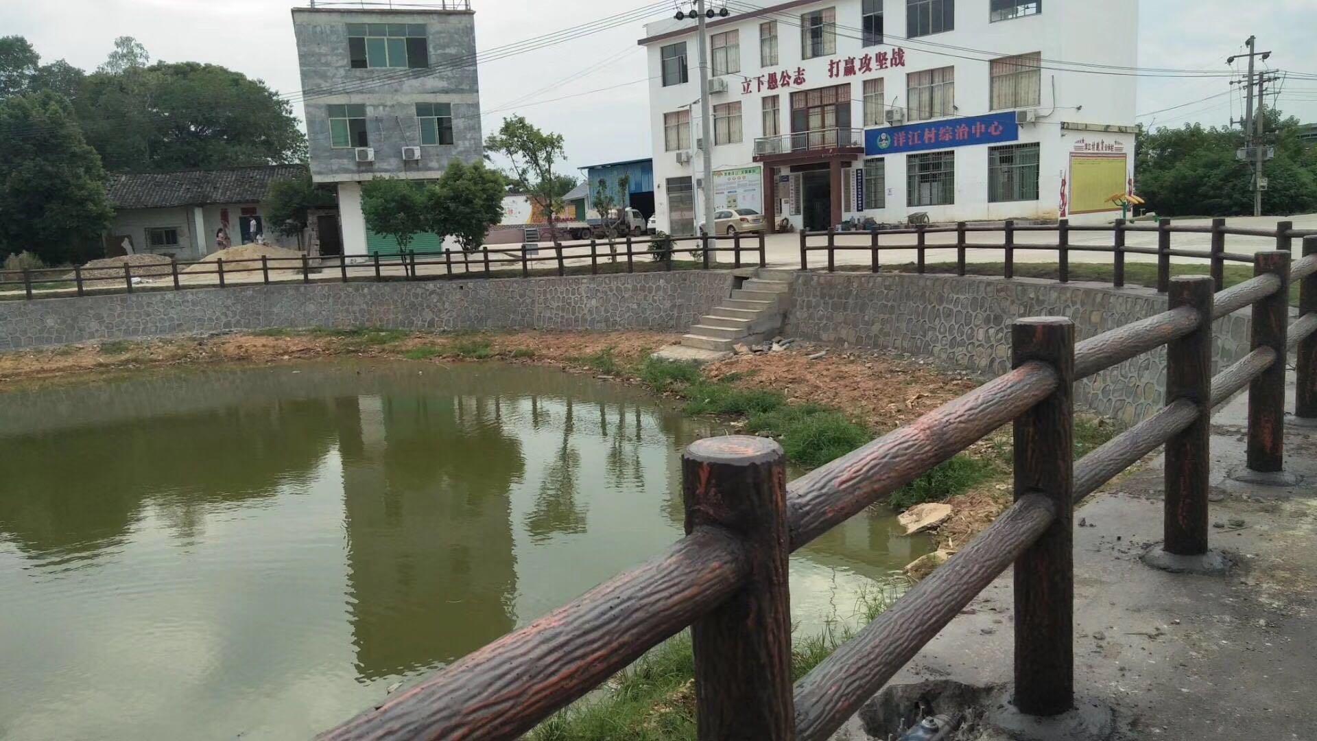 仿樹皮護(hù)欄